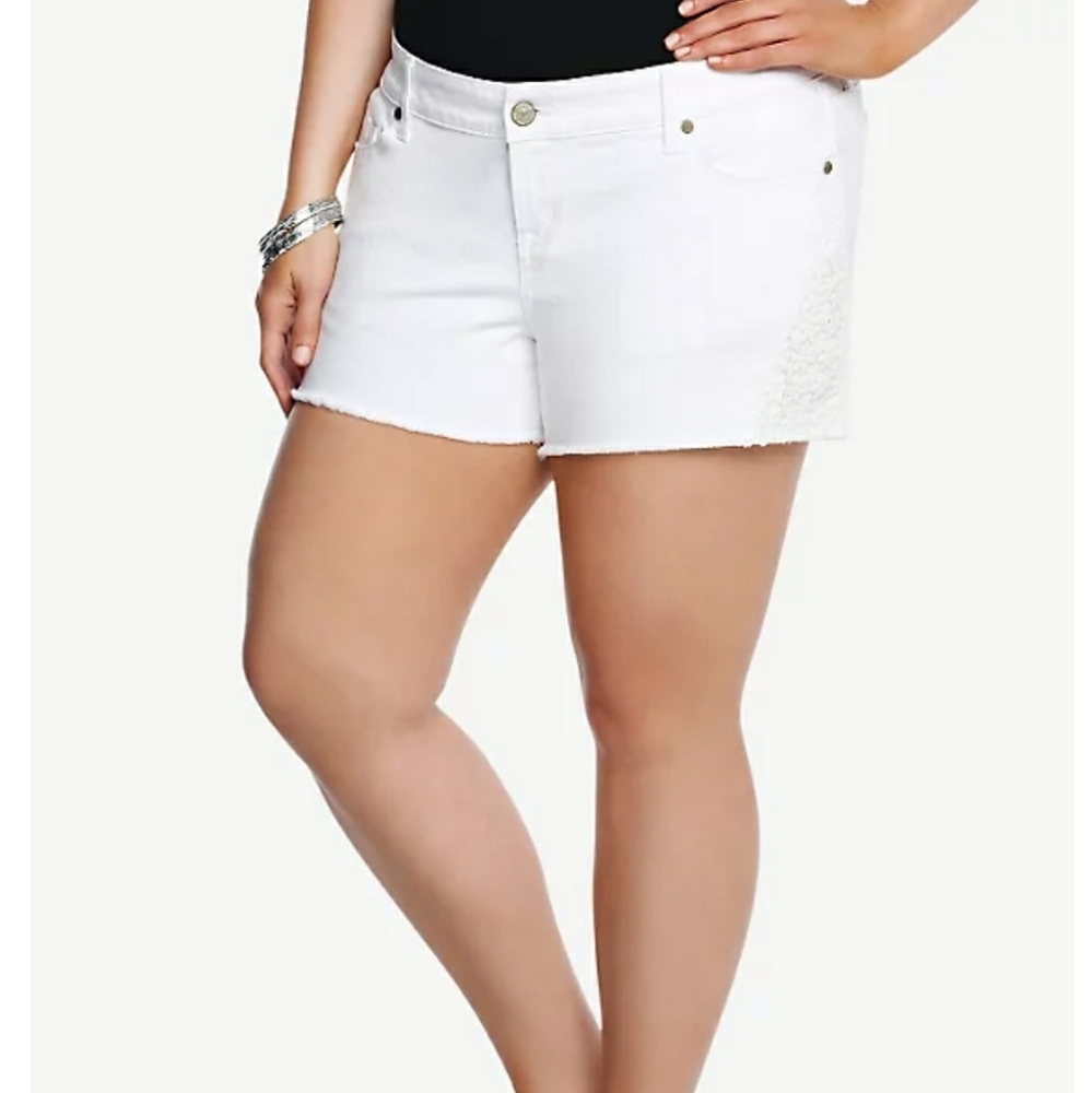 TORRID DENIM SHORTS WHITE WASH WITH CROCHET DETAIL